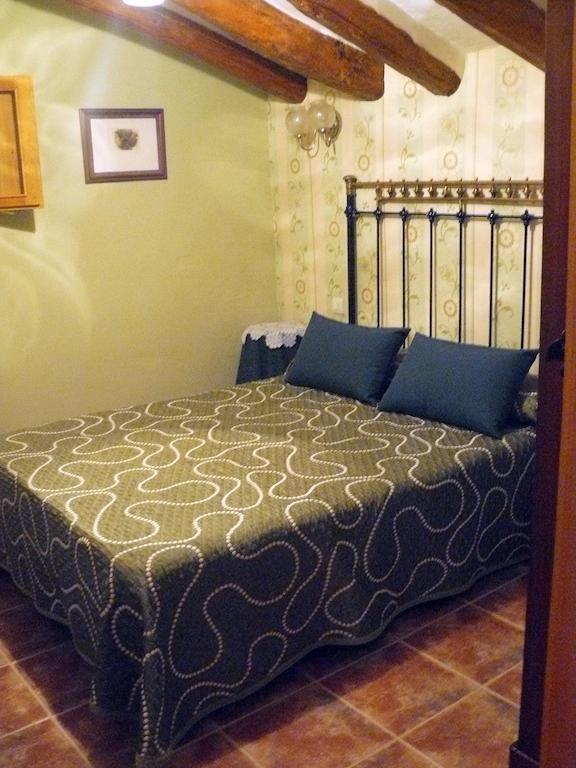 Casa Rural Torre De Campos Guest House Ainzon Стая снимка