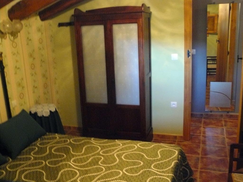 Casa Rural Torre De Campos Guest House Ainzon Стая снимка